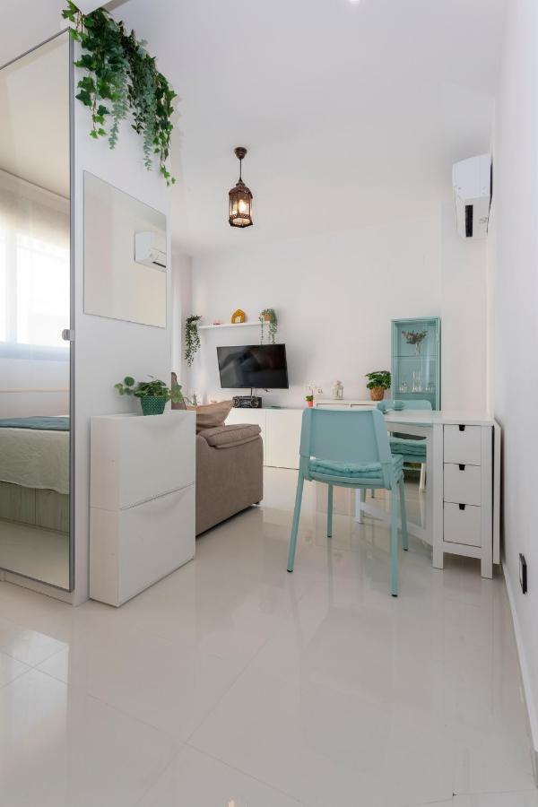 Becalp, Estudio En El Centro, By Bookindenia * Denia